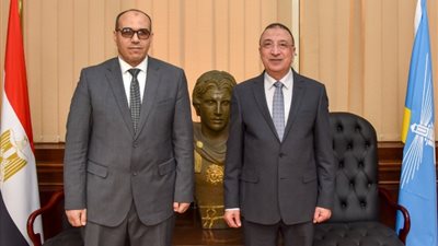 استعداداً لشهر رمضان.. رئيس «بتروجاس».. يتفقد مستودعات الشركة بالإسكندرية ويلتقي المحافظ