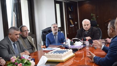 إحتفال خاص من عاملين ب«الكهرباء»بتجديد الثقة فى استمرار رئيس«الخدمات الطبية»