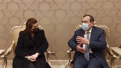 جلسة مباحثات بين الملا ونظيرته القبرصية