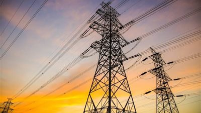 صيانة ومد خطوط كهرباء بقرى الشيخ زويد فى شمال سيناء