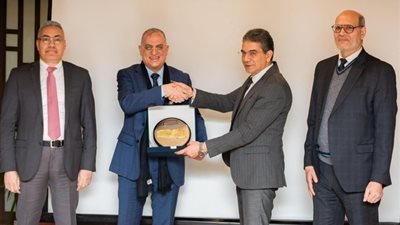 رئيسا إنــبى و (UGDC) يشهدان حفل ختام البرنامج التدريبي «تنمية المهارات القيادية والإدارية»