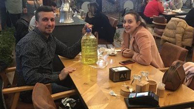 بسبب الأسعار.. سيدة تهدي زوجها «جالون بنزين» هدية !!