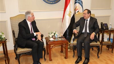 وزير البترول يبحث مع رئيس المؤسسة الإسلامية لتمويل التجارة برامج التمويل للعام الحالي
