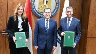 وزير البترول يشهد توقيع مذكرة تفاهم بين شل مصر و