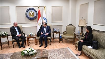مباحثات مع سيمنس للطاقة في مجالات الغاز الطبيعى والطاقة الخضراء