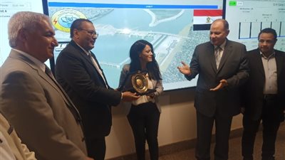 وزيرة التعاون الدولى وسفير هولندا يتفقدان محطة توليد أسيوط المائية