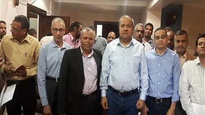 «أبو وردة» يلتقى العاملين بقطاع الأقصر لحثهم على المشاركة في الإستفتاء على التعديلات الدستورية