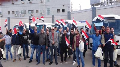بالصور.. عمال الورادي بـ«أنربك» يدلون بأصواتهم في الإستفتاء علي التعديلات الدستورية