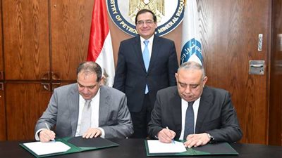 مذكرة تفاهم بين «البترول» ومؤسسة التمويل التابعة للبنك الدولى
