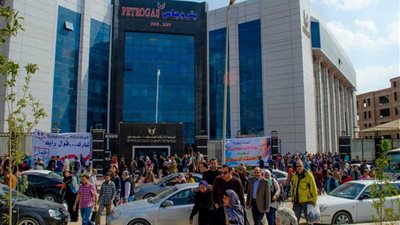بالصور.. العاملون بـ«بتروجاس» يدلون بأصواتهم في الإستفتاء علي التعديلات الدستورية