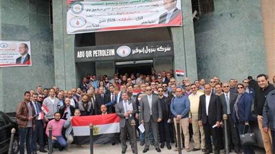 بالصور.. العاملون بـ«بترول أبوقير» يصوتون بكثافة في اليوم الأول من الإستفتاء علي التعديلات الدستورية