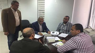 لليوم الثاني.. عبادى يتابع عمليات تصويت العاملين بالشركة على التعديلات الدستورية