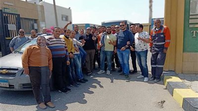 بالصور.. العاملون بـ«العالمية لمهمات الحفر IDM» يواصلون عمليات التصويت في ثالث أيام الإستفتاء