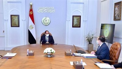 الرئيس السيسي يجتمع مع رئيس الوزراء ووزير البترول