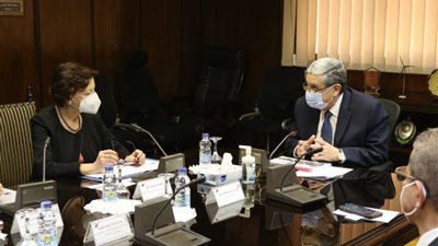 وزير الكهرباء يناقش مع بنك الإستثمار الأوروبى سبل دعم وتعزيز التعاون المستقبلى