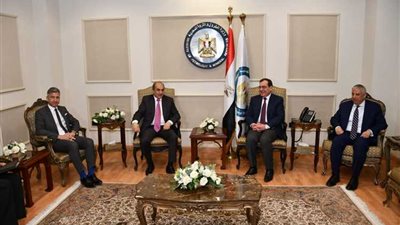 صور| وزير البترول يبحث سبل تعزيز التعاون الإقتصادى مع رئيس البرلمان القبرصى