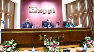 وزير البترول يشهد الإحتفال بيوم المرأة المصرية