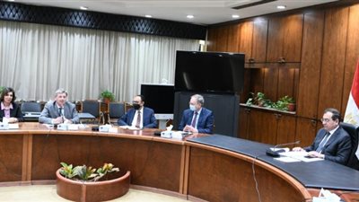 وزير البترول يستعرض مجالات التعاون مع سفير الاتحاد الأوروبى بالقاهرة
