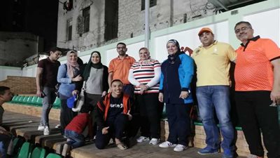 مدير مستشفى الكهرباء تحضر مبارة فريقها بدوري الشركات