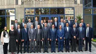 الملا يجتمع برؤساء هيئة البترول والقوابض والشركات العالمية للوقوف على اجراءات تنظيم «ايجبس 2020»