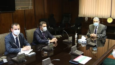 شاكر يلتقى الرئيس الاقليمي لـ«شنايدر اليكتريك» لمتابعة تطوير مراكز التحكم بشركات التوزيع