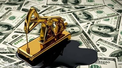 هل يؤثر إيقاف التعامل بالدولار على قطاع البترول؟ خبراء يجيبون