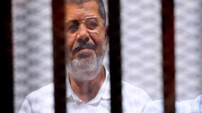 وفاة محمد مرسى العياط بعد إصابته بإغماء أثناء جلسة محاكمته بقضية التخابر