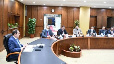 الملا يعقد اجتماعا موسعا لبحث موقف المشروع القومى لتوصيل الغاز للمنازل