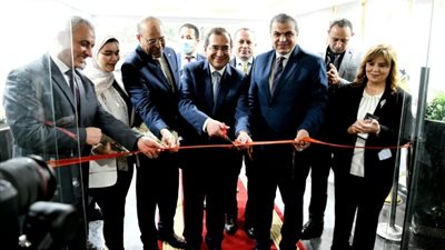 وزيرا البترول والقوى العاملة يفتتحان المقر الرئيسى للنقابة العامة للعاملين بالبترول
