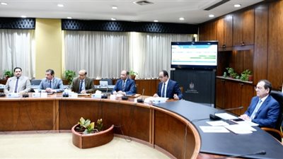 الملا يتابع الموقف التنفيذى للمشروع القومى للتوسع فى استخدام الغاز كوقود للسيارات