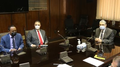 وزير الكهرباء يستقبل مدير تمويل المشروعات بـ«ايرينا» لبحث سبل الدعم فى التحضير لمؤتمر COP27