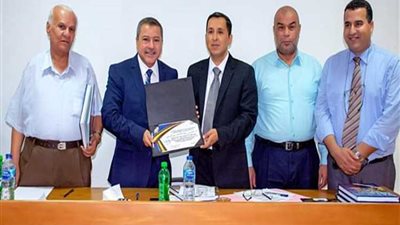 تكريم الدكتور محسن النوبى بهندسة بترول وتعدين السويس