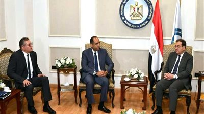 وزير البترول يبحث مع رئيس «شلمبرجير» موقف المشروعات المشتركة