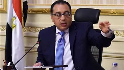 رئيس الوزراء: اتخاذ الإجراءات لتحويل جميع مركبات النقل الجماعى للعمل بالغاز الطبيعى