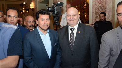 وزير الشباب والرياضة يكرم مدير المنتخبات القومية المصرية لرفع الأثقال