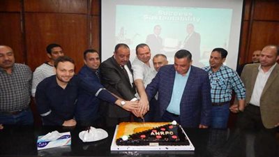 صور| بعد تكريم وزير البترول للشركة.. «أنربك» تحتفل بلجنة ترشيد الطاقة