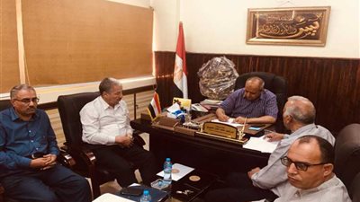 أبو وردة يعقد اجتماع موسع مع رئيس وقيادات قطاع كهرباء سوهاج