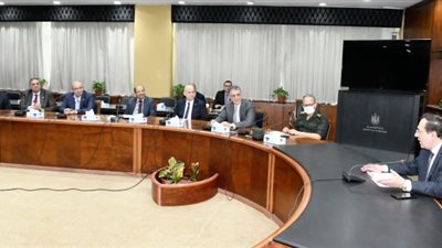 الملا  يجتمع برؤساء شركات توزيع ونقل المنتجات البترولية والبوتاجاز والغاز للتأكيد علي توافر الأرصدة