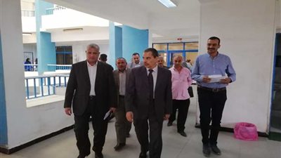 رئيس مصر الوسطى للكهرباء يعقد اجتماع موسع مع قيادات قطاع أسيوط.. ويؤكد:خدمة المواطن أولوية أولى