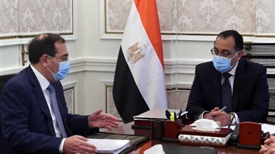 خلال لقائه رئيس الوزراء.. الملا: احتياطيات المنتجات البترولية مُطمئنة رغم التحديات الاقتصادية