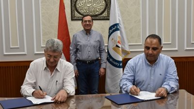 «بتروجت» توقع مع «البتروكيماويات المصرية» عقد تصميم وتوريد وتشغيل وحدة تركيز الصودا الكاوية