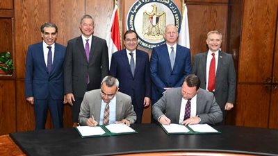 وزير البترول يبحث مع الرئيس التنفيذى  لهاليبرتون العالمية أوجه التعاون المشترك بين الجانبين
