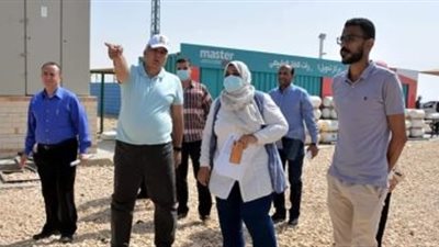 محافظ الوادي الجديد يتابع أعمال توصيل الغاز الطبيعي ويوجه بسرعة الانتهاء