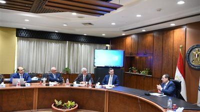 الملا يتابع مع وفد شركة تكنيب موقف مشروعات تكرير البترول الجديدة بالإسكندرية وأسيوط