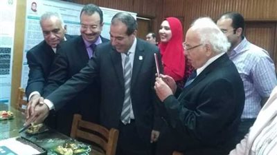 مدير بحوث البترول يشارك في إحتقالية تخريج الدفعة الأولى لقسم البتروكيماويات بعلوم المنصورة