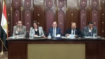 الملا يستعرض إجراءات قطاع البترول في مواجهة الأزمة الروسية الأوكرانية أمام طاقة البرلمان
