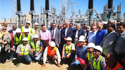 وزير الكهرباء ومحافظ البحر الاحمر يشهدان ربط مدينة القصير بالشبكة القومية للمرة الأولى