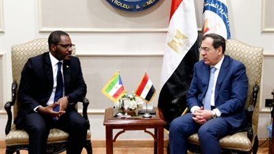 مباحثات بين 