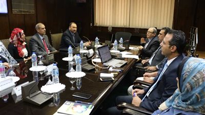 عسران يلتقى قيادات منظومة الشكاوي الحكومية بمجلس الوزراء