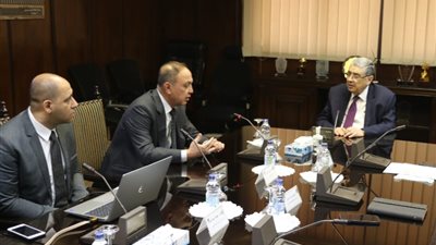 شاكر يستقبل الرئيس التنفيذى لشركة الفنار السعودية للطاقة والمدير الاقليمى لشركة الفنار العالمية